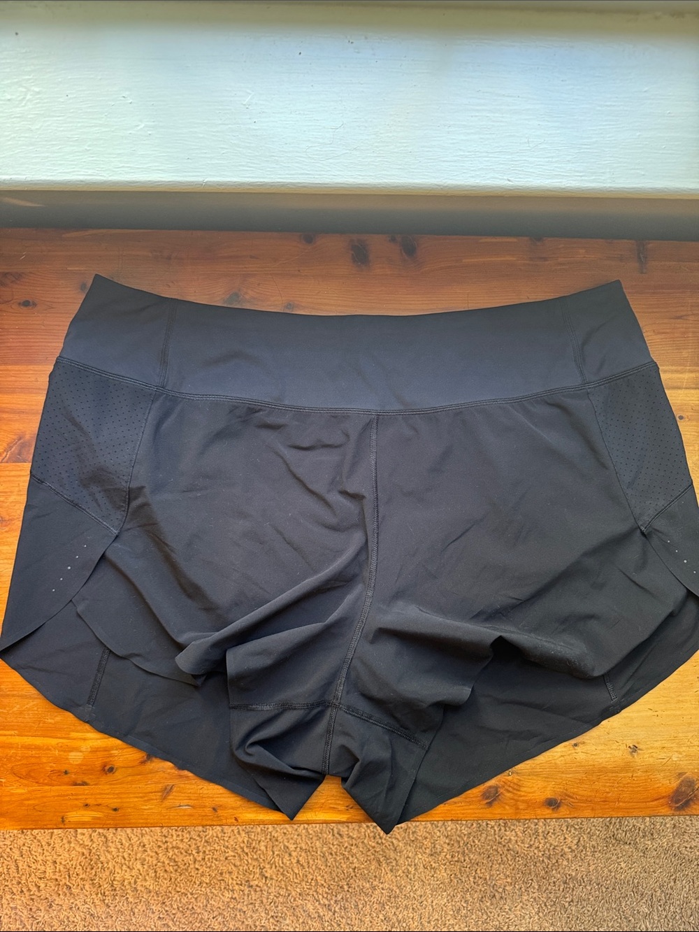 Athleta Black Women's Run With It Shorts 3.5”